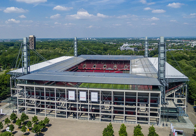 RheinEnergieStadion w Kolonii